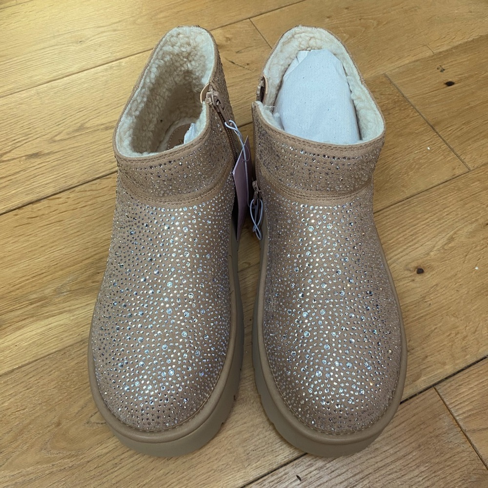 Tan boots, Wild Fable Rhinestone faux fur platform booties, winter boots - Picture 3 of 10